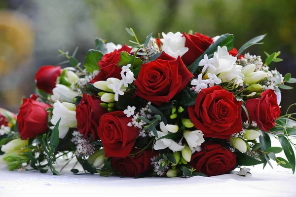 Brides red roses — Stock Photo, Image
