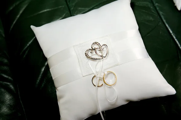 Wedding ring cushion — Stock Photo, Image
