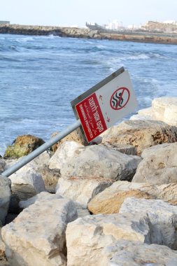 işareti kırık tel-aviv beach