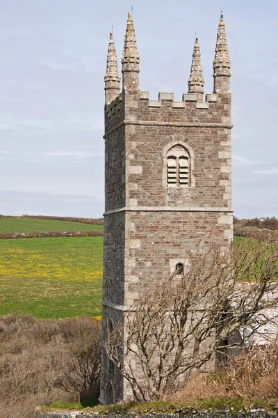Torre de una antigua iglesia de Córnico — Foto de Stock