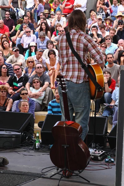 Sahne Alanı'nda gitarist Bristol — Stok fotoğraf
