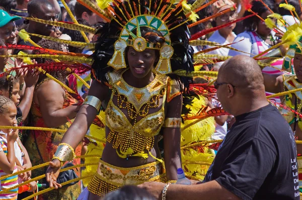 A Bela do Carnaval e a Besta — Fotografia de Stock