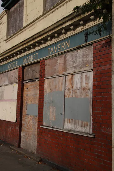 Taverna abbandonata in città — Foto Stock