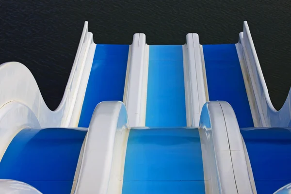 Wasser Rutsche in blauw — Stockfoto