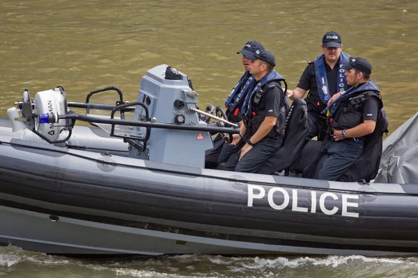Drijvende/varende politie patrouille — Stockfoto