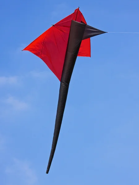 Cerf-volant rouge et noir — Photo