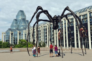 National Gallery of Canada and Maman clipart
