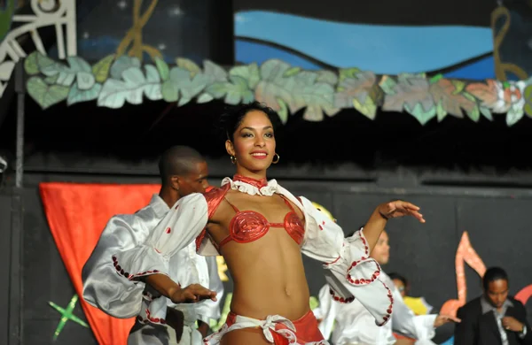 Dançarina cubana resort — Fotografia de Stock