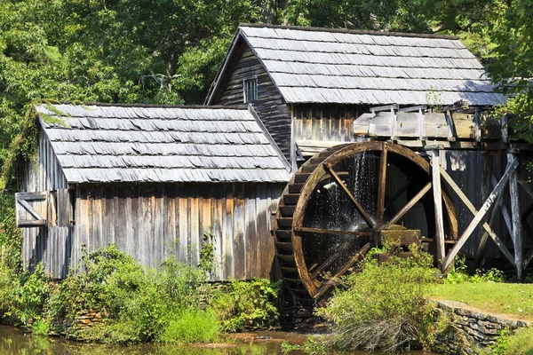Старая мельница — стоковое фото