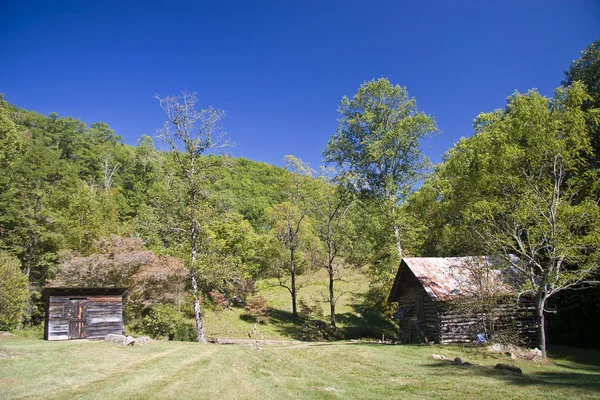 Starej stodoły w górach — Zdjęcie stockowe