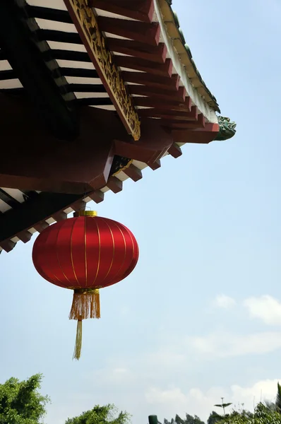 Red lantern hanged on eave — Stock Photo, Image
