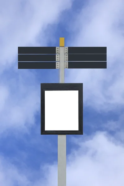 Sinal de rua com 7 sinais agaist céu azul — Fotografia de Stock