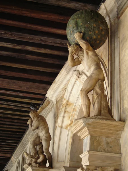 Атлас і Геркулес 2 — стокове фото