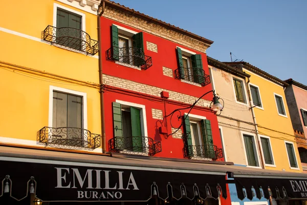 Färgglada hus på burano, Italien Stockfoto
