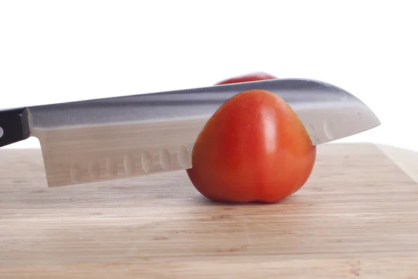 Tomat och kniv — Stockfoto