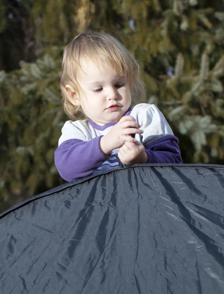 공원에서 여자 아기 — 스톡 사진