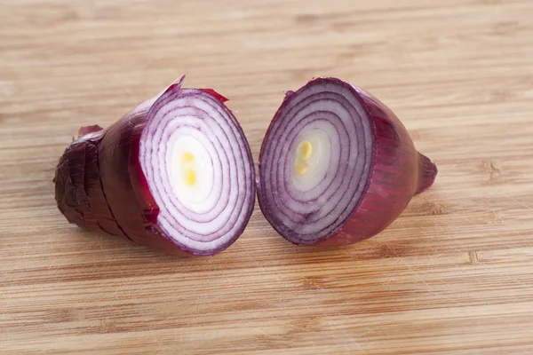 Halved onions — Stock Photo, Image