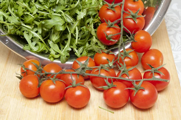 Rucola en tomaten — Stockfoto