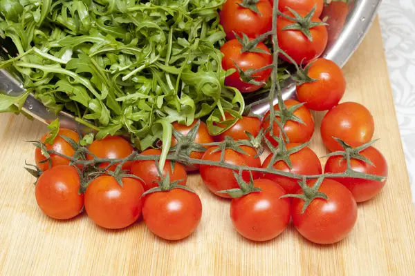 Rucola y tomates —  Fotos de Stock