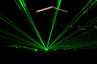 Bina lazer ışınları