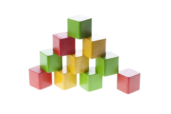 Pyramide avec cubes en bois — Photo
