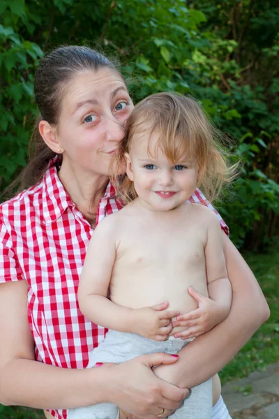 Madre con niña —  Fotos de Stock