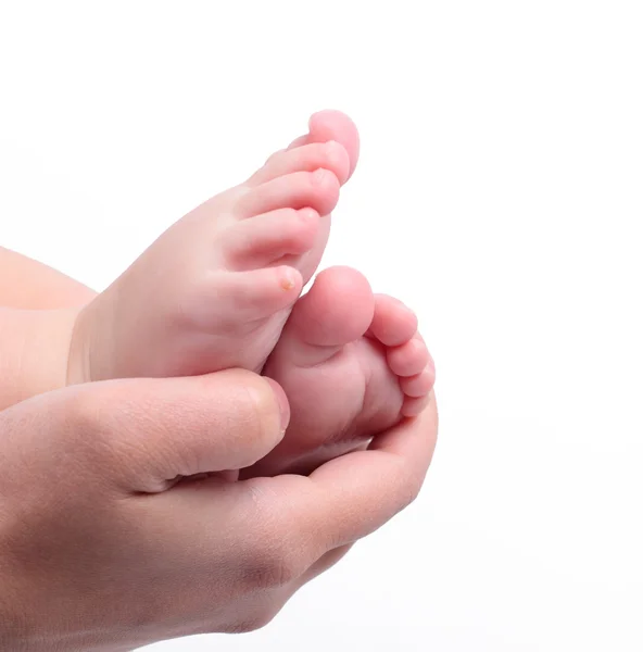 Childs feets anne elinde — Stok fotoğraf