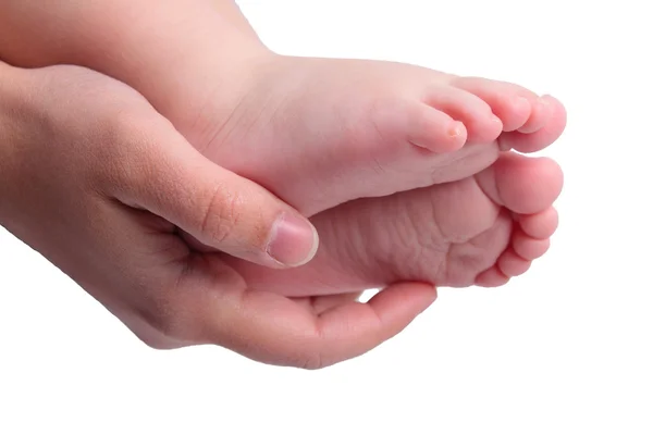 Childs pies en la mano de la madre —  Fotos de Stock