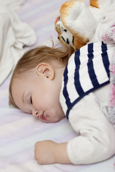 Спить дитина — стокове фото