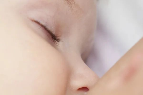 Bebê olho fechado — Fotografia de Stock