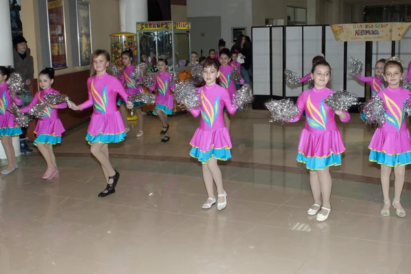 Veliko tarnovo, Bulgária - február 14-én: ksani dance látvány — Stock Fotó