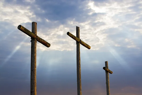 Drei Kreuze und herrlicher Himmel — Stockfoto