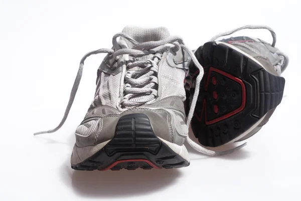 Slitna sneakers utbildare — Stockfoto