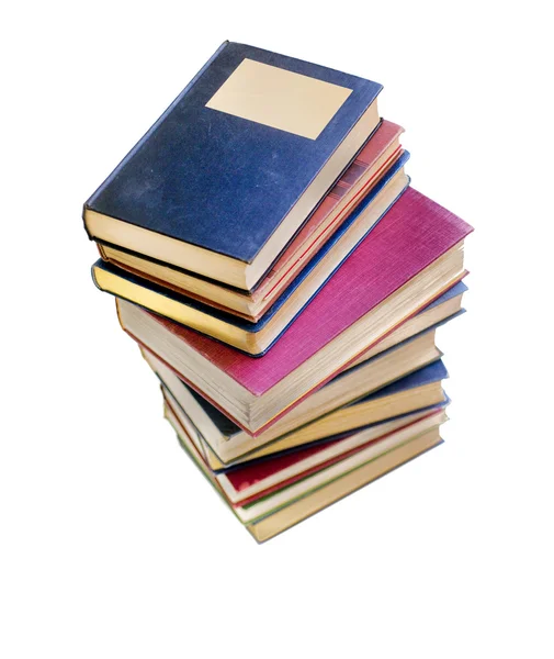 Стек книг, підібраний високо ізольований на білому тлі — стокове фото