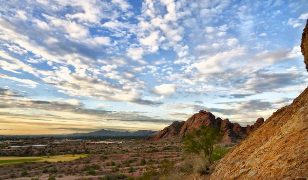 Beautiful desert landscape and mountain buttes — Stock Photo, Image