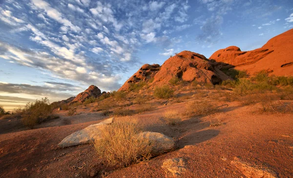 Krásné pouštní krajina a hory buttes — Stock fotografie