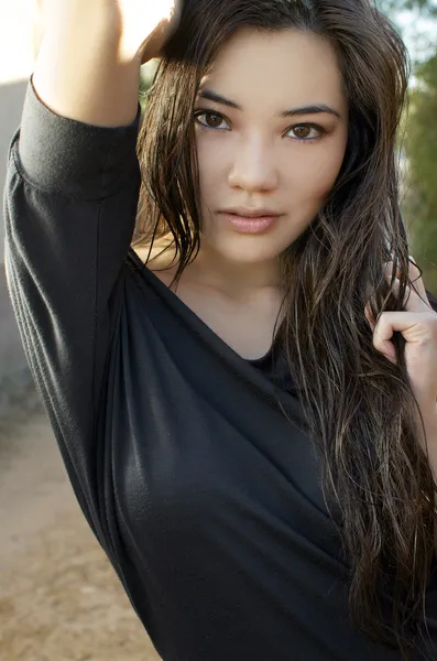 Güzel genç Asyalı kadın. — Stok fotoğraf