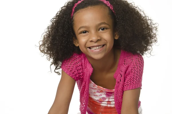 Adorável sorrindo menina com cabelo encaracolado — Fotografia de Stock