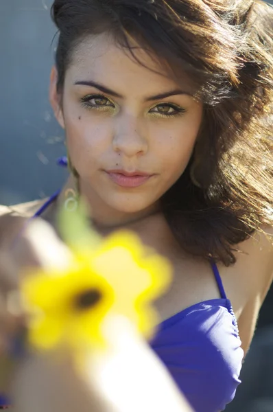 Güzel latina teen köylü kızı — Stok fotoğraf