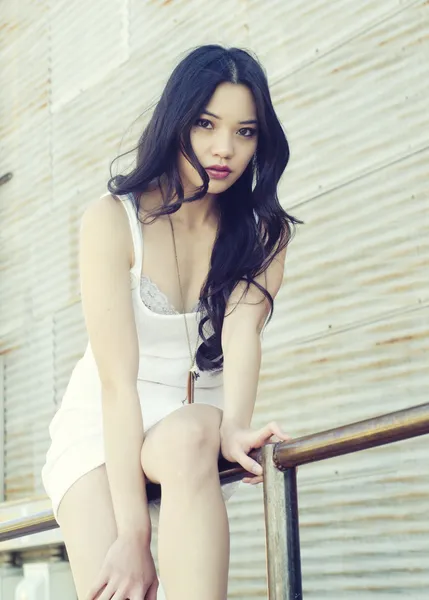 Όμορφη νεαρή γυναίκα της Ασίας — Φωτογραφία Αρχείου