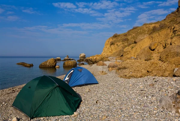 Turistiska läger på en strand — Stockfoto