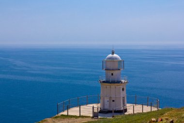 Parıltı gündüzleri deniz feneri