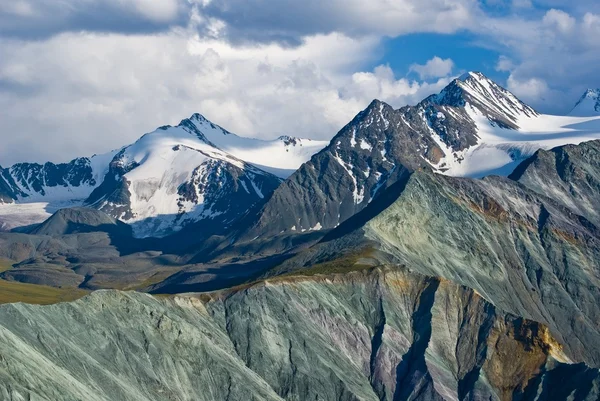 Montagnes majestueuses, la Russie altaï — Photo