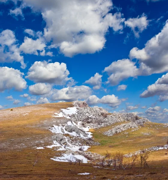 Весенние горы — стоковое фото