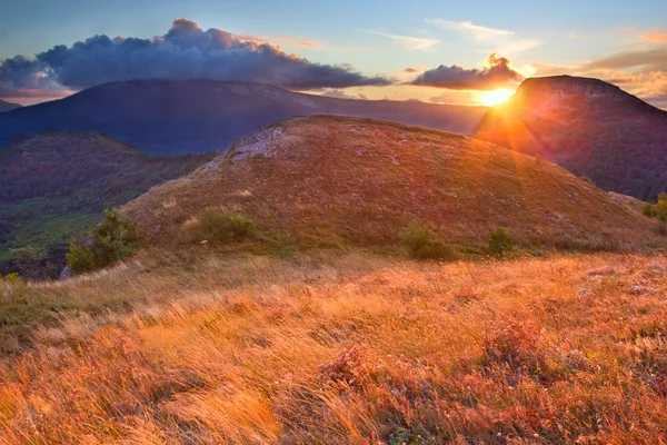 Dramatic sunset in a mountains — Stock Photo, Image