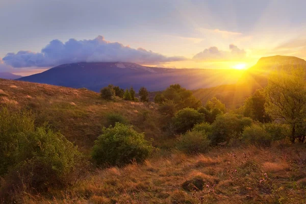 Krásný západ slunce horách — Stock fotografie