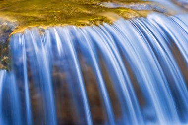 tatlı mavi su cascade