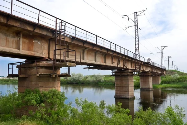 Most přes řeku — Stock fotografie