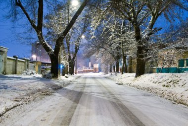 gece şehir kış sokak