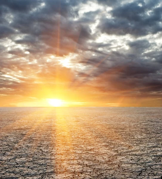 Západ slunce v poušti slané půdy — Stock fotografie